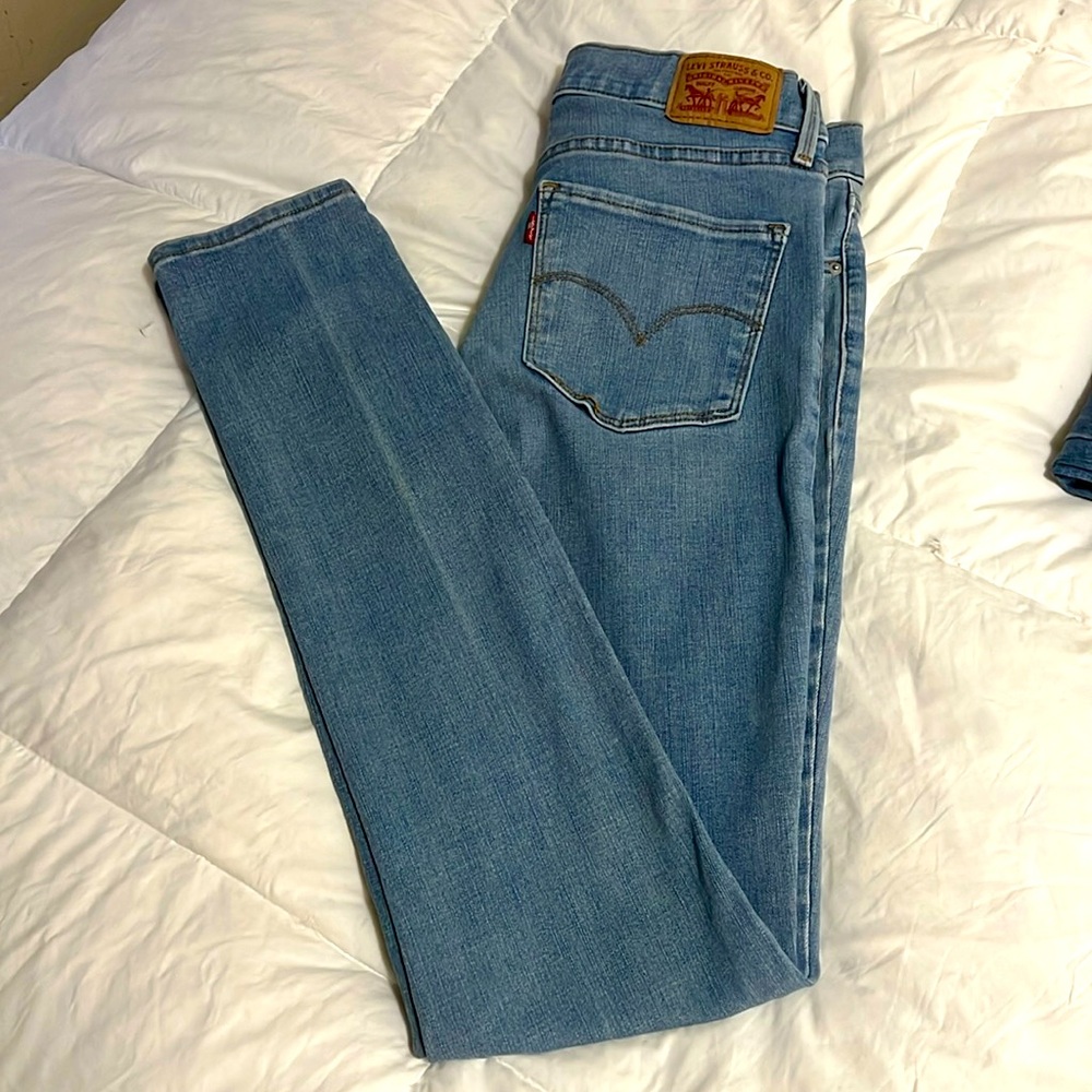 Levi’s 311 Shaping Skinny Jeans Size 28 EUC lots of Stretch 32 inch inseam